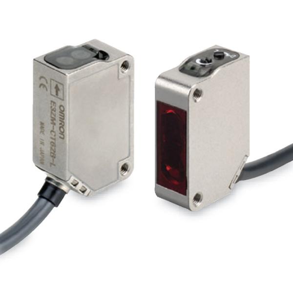 Cảm biến quang Omron E3ZM-CR61 5M